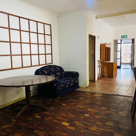 Rosebank Hostel Johannesburg Esterno foto