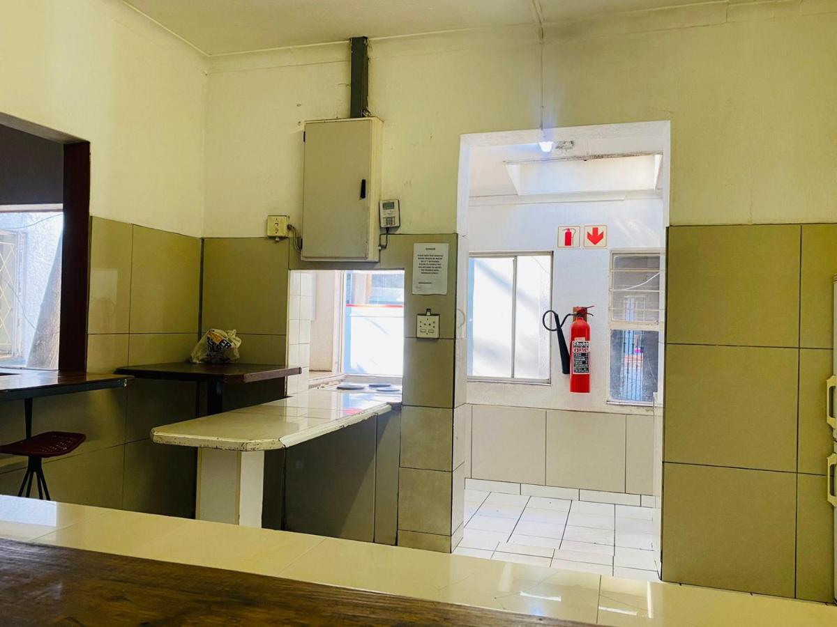 Rosebank Hostel Johannesburg Esterno foto